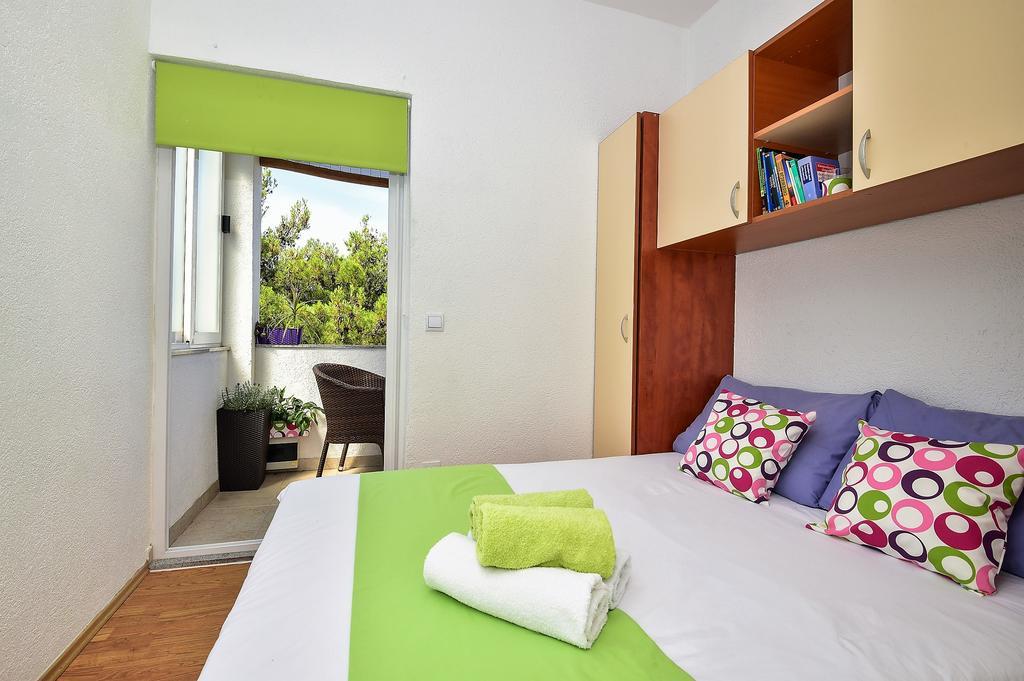 Apartment Borna Макарска Екстериор снимка
