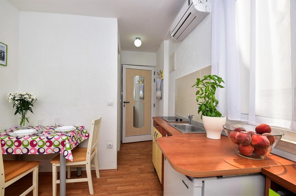 Apartment Borna Макарска Екстериор снимка